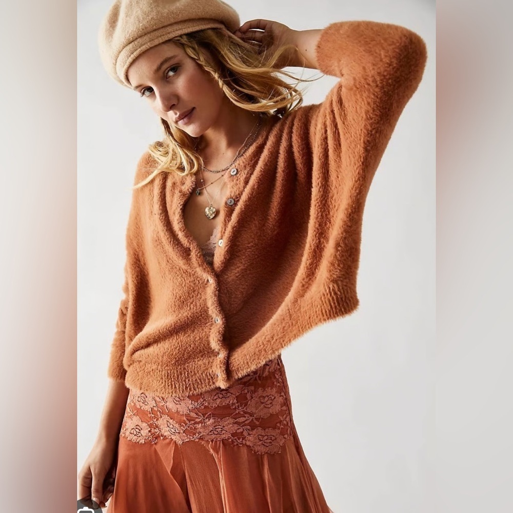 FREE‎ PEOPLE ONE WYATT CARDIGAN SOFT FUZZY BUTTON FRONT IN CHOCOLATE, SIZE M